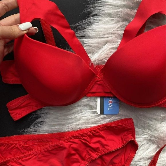 Padded C-cup Sexy Lift-up bra & pantie set - Picture 2 of 3